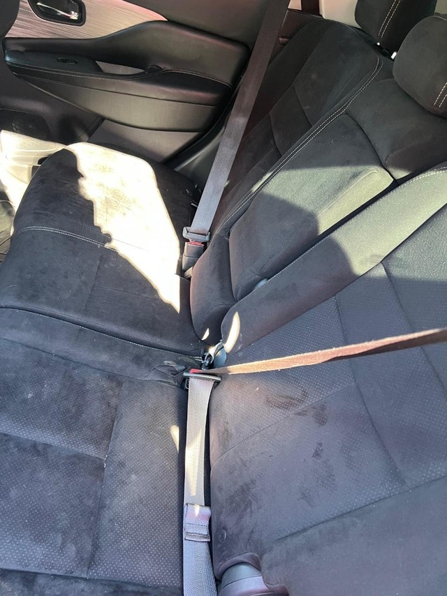 Nissan Murano Vehicle Full-screen Gallery Image 06