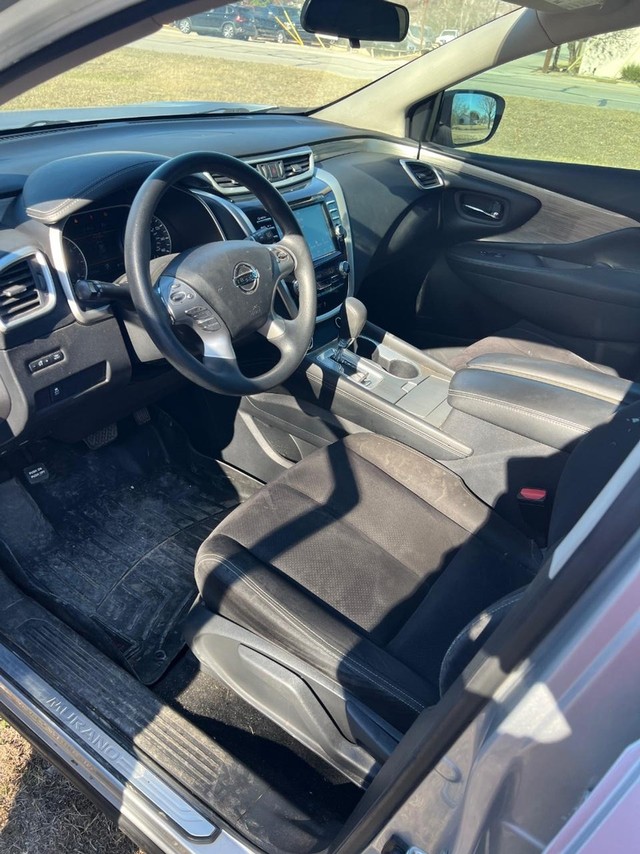 Nissan Murano Vehicle Full-screen Gallery Image 07