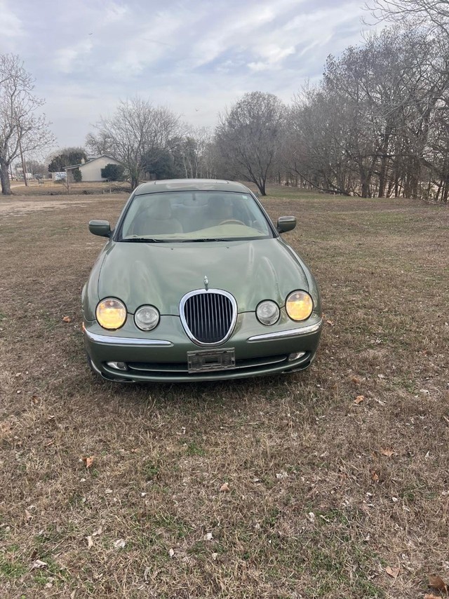 Jaguar S-Type Vehicle Full-screen Gallery Image 02