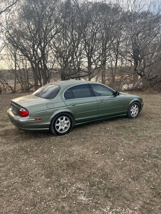 Jaguar S-Type Vehicle Full-screen Gallery Image 03