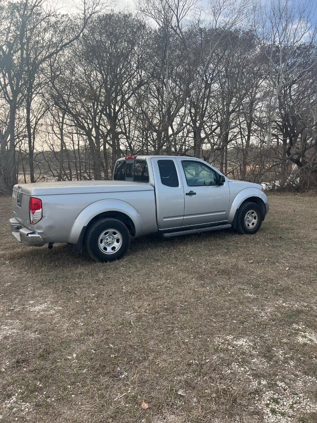Nissan Frontier 2WD Vehicle Full-screen Gallery Image 03