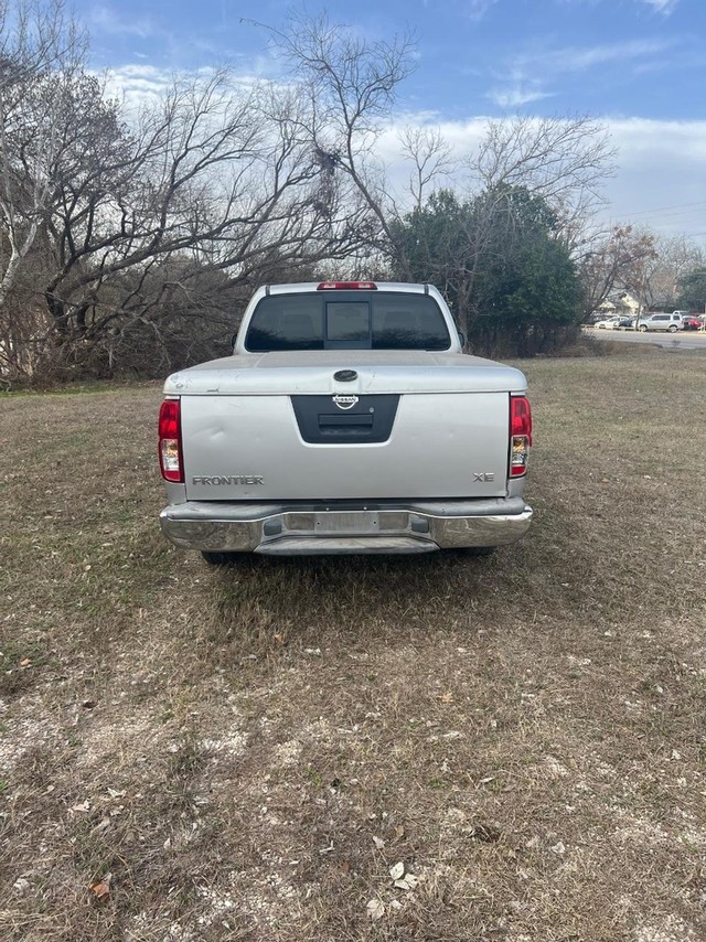 Nissan Frontier 2WD Vehicle Full-screen Gallery Image 05