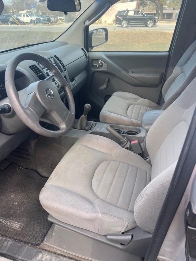 Nissan Frontier 2WD Vehicle Full-screen Gallery Image 06