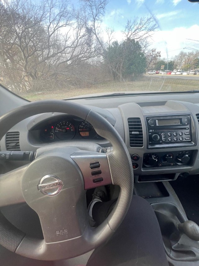 Nissan Frontier 2WD Vehicle Full-screen Gallery Image 08