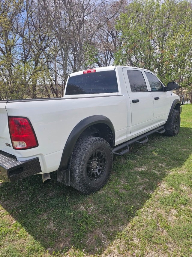 Dodge Ram 2500 Vehicle Full-screen Gallery Image 02