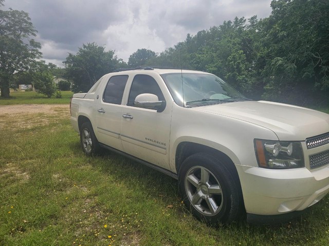 Chevrolet Avalanche Vehicle Full-screen Gallery Image 02