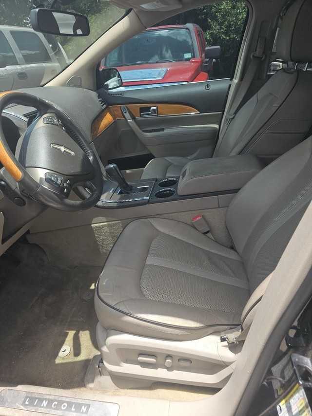 Lincoln MKX Vehicle Full-screen Gallery Image 07