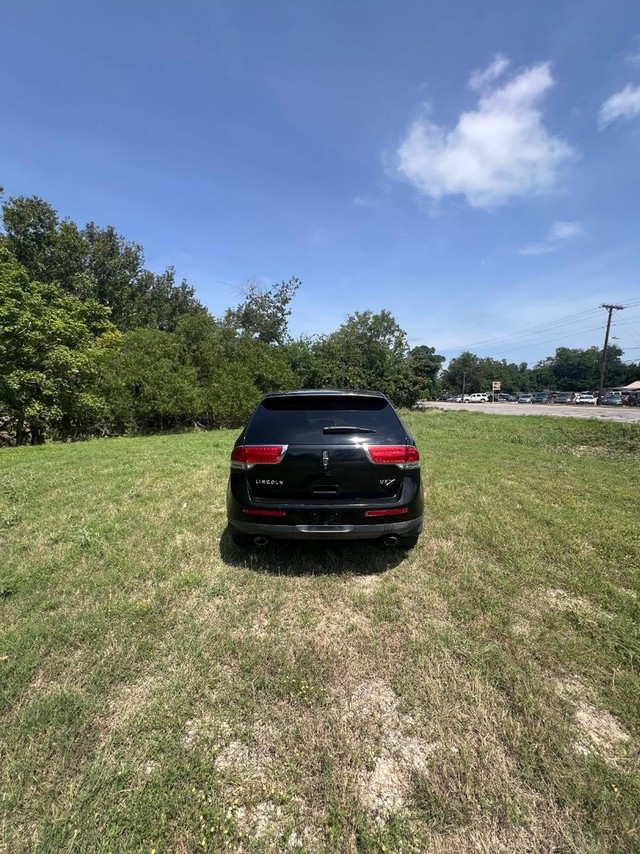 Lincoln MKX Vehicle Full-screen Gallery Image 11