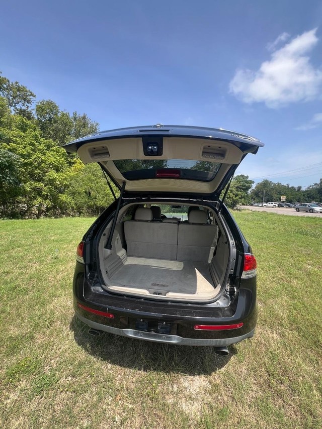 Lincoln MKX Vehicle Full-screen Gallery Image 12