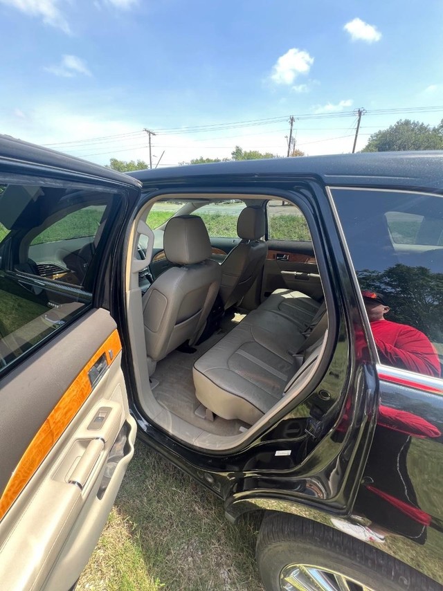 Lincoln MKX Vehicle Full-screen Gallery Image 13