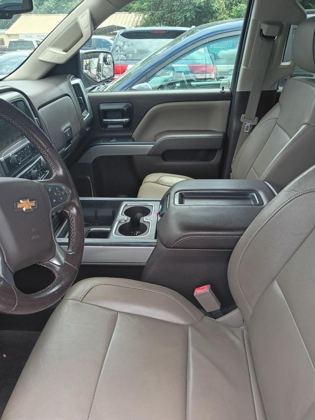 Chevrolet Silverado 1500 Vehicle Full-screen Gallery Image 03