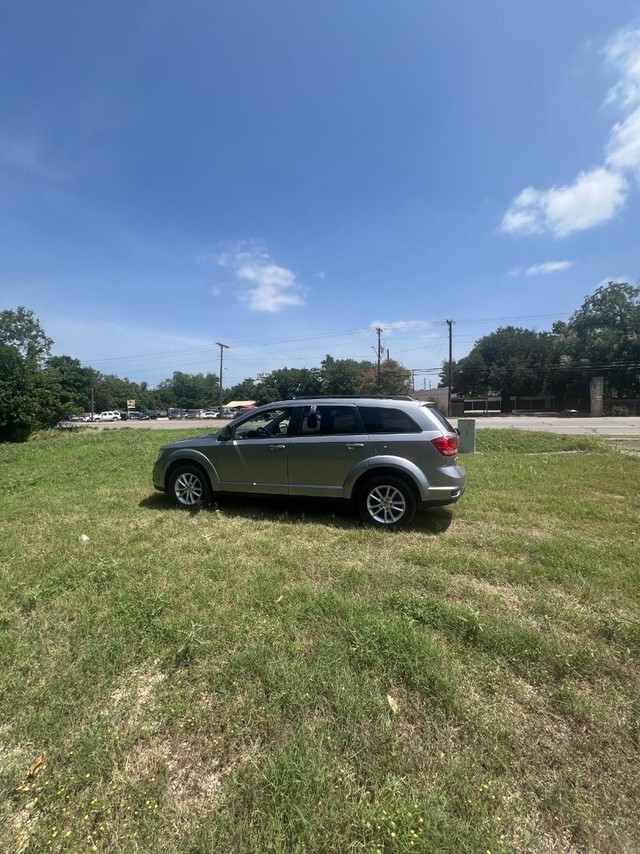 Dodge Journey Vehicle Full-screen Gallery Image 04