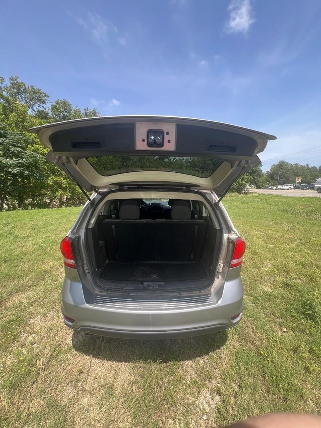 Dodge Journey Vehicle Full-screen Gallery Image 06