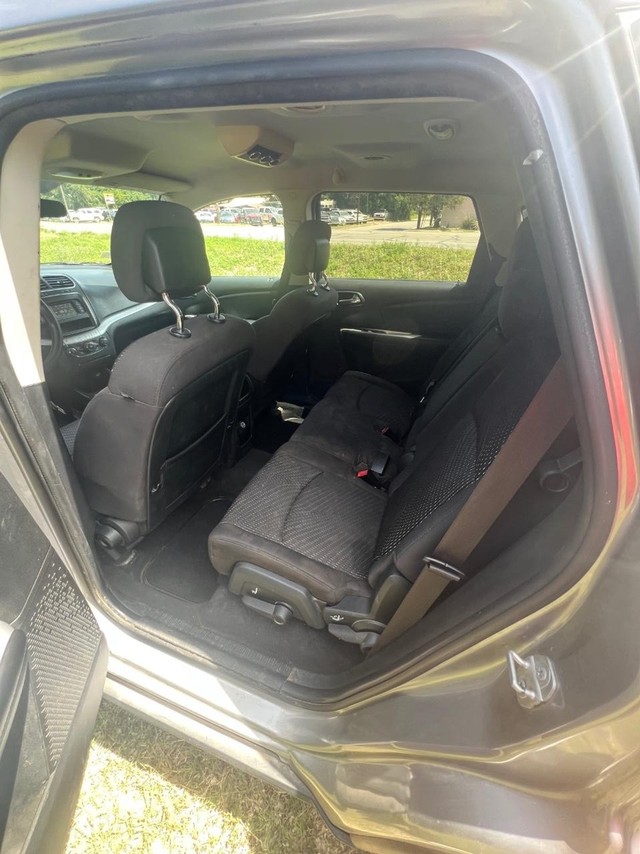 Dodge Journey Vehicle Full-screen Gallery Image 07