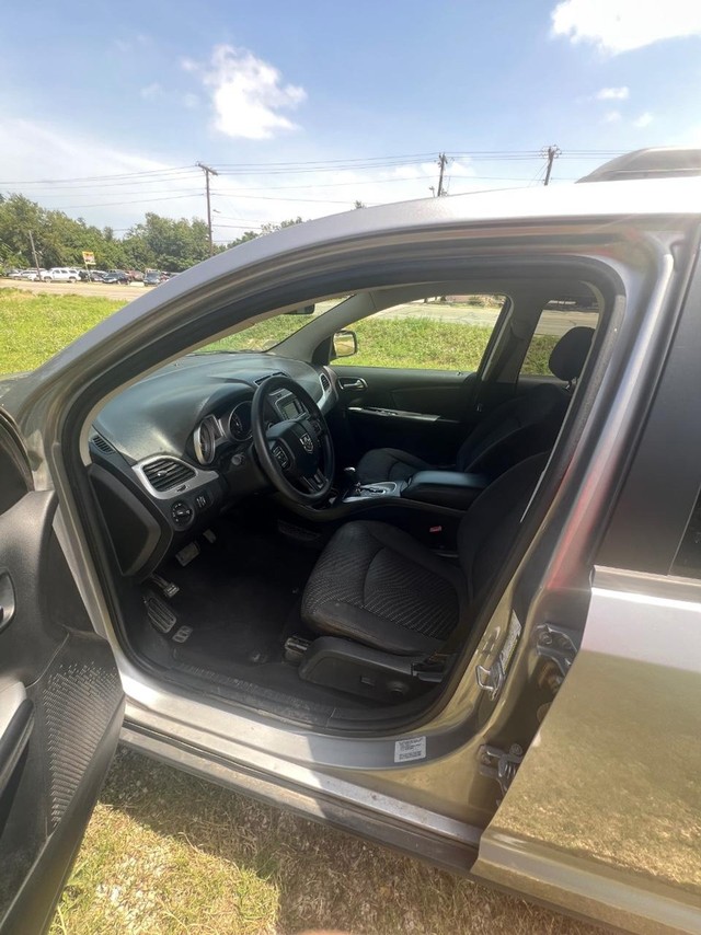 Dodge Journey Vehicle Full-screen Gallery Image 08