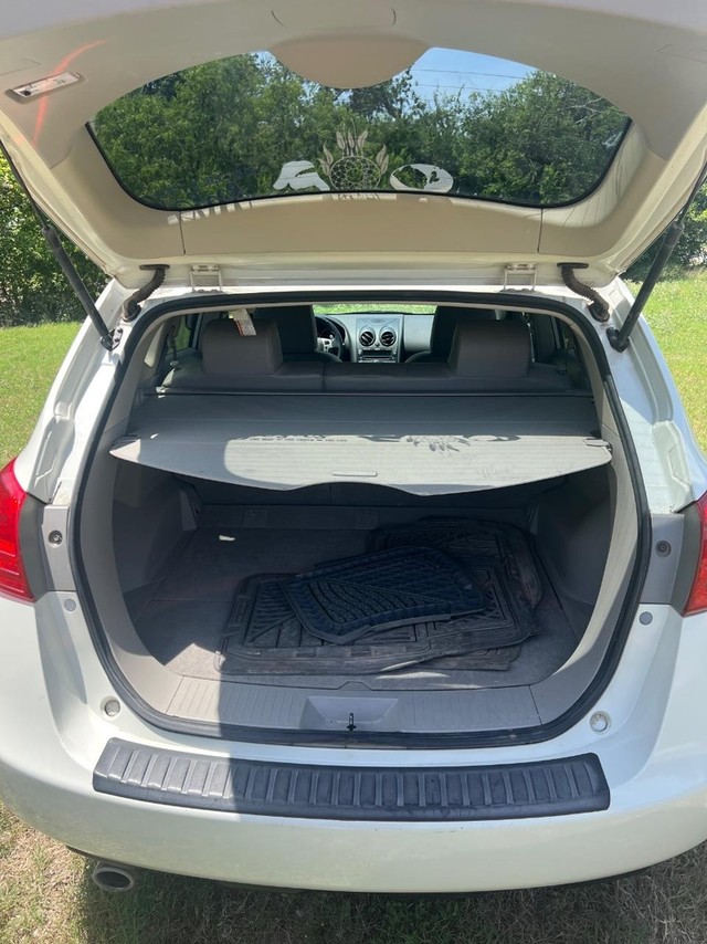 Nissan Rogue Vehicle Full-screen Gallery Image 06