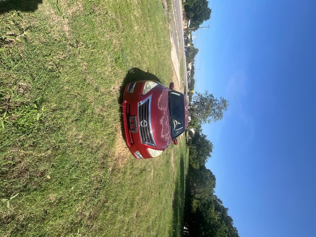 Nissan Altima Vehicle Full-screen Gallery Image 02