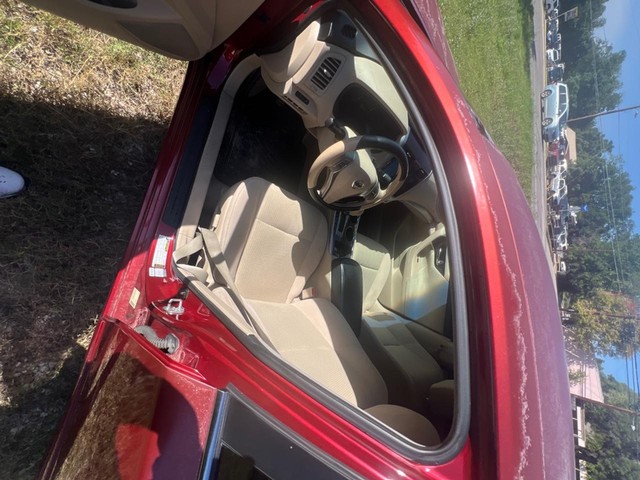 Nissan Altima Vehicle Full-screen Gallery Image 06