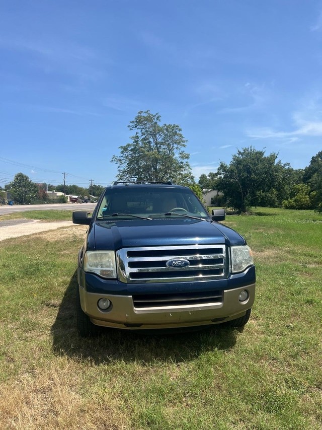 Ford Expedition Vehicle Full-screen Gallery Image 03