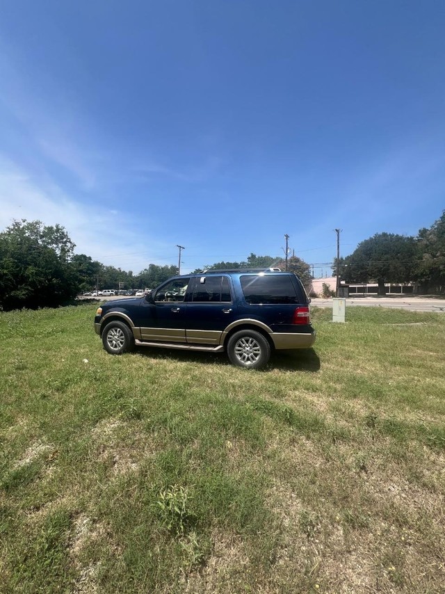 Ford Expedition Vehicle Full-screen Gallery Image 04