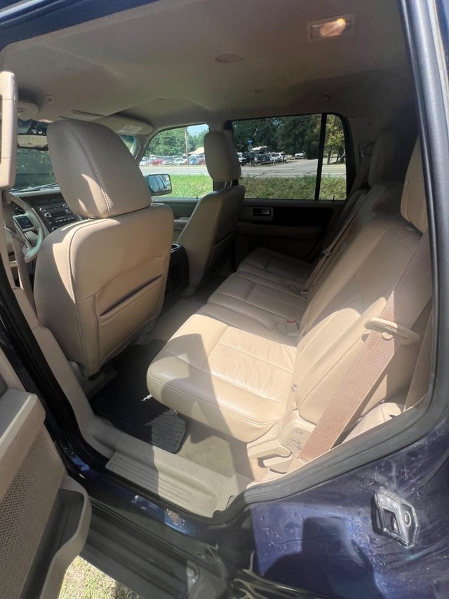 Ford Expedition Vehicle Full-screen Gallery Image 08