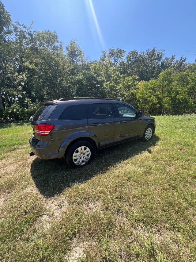 Dodge Journey Vehicle Full-screen Gallery Image 03