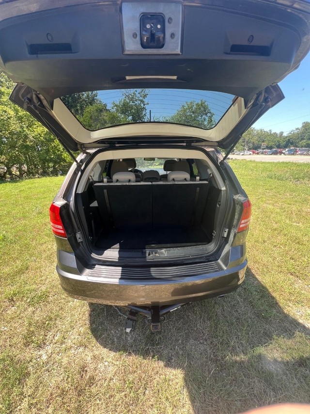 Dodge Journey Vehicle Full-screen Gallery Image 05