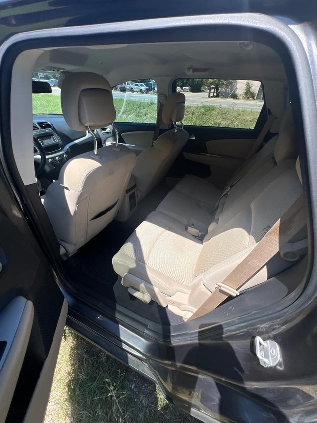 Dodge Journey Vehicle Full-screen Gallery Image 06