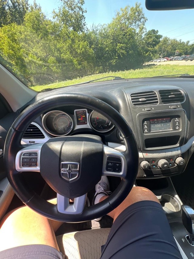 Dodge Journey Vehicle Full-screen Gallery Image 09