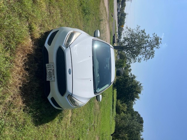 Ford Focus Vehicle Full-screen Gallery Image 02