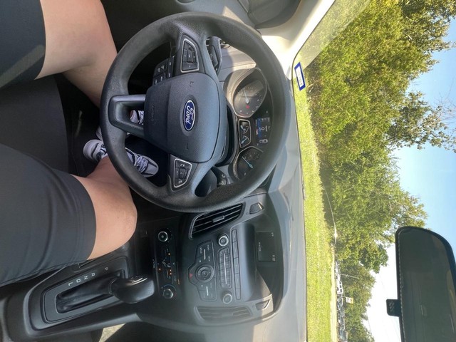 Ford Focus Vehicle Full-screen Gallery Image 10