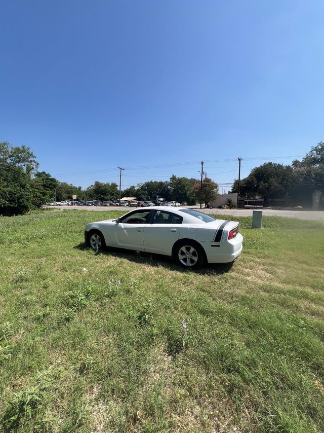 Dodge Charger Vehicle Full-screen Gallery Image 04
