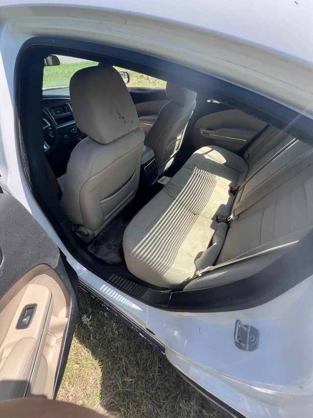 Dodge Charger Vehicle Full-screen Gallery Image 06
