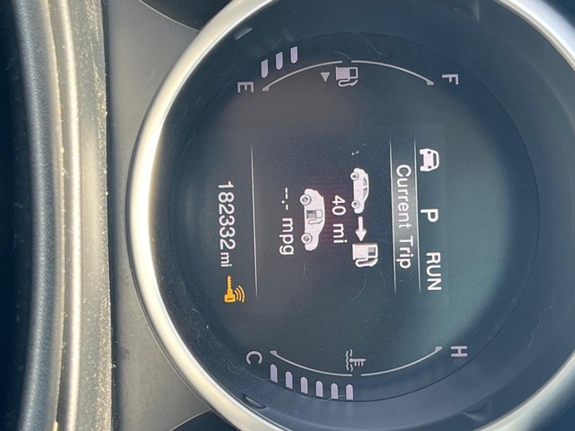 FIAT 500X Vehicle Full-screen Gallery Image 12