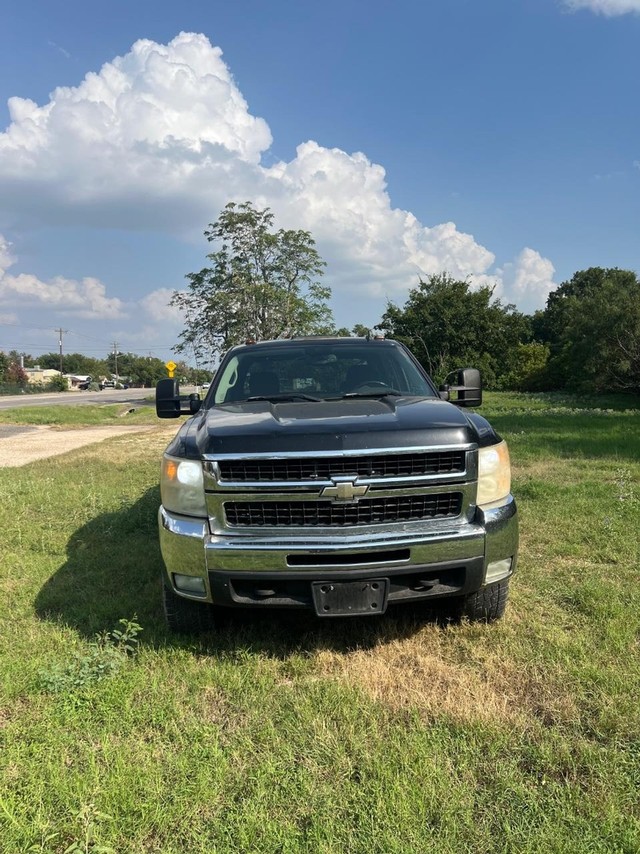 Chevrolet Silverado 3500HD Vehicle Full-screen Gallery Image 02