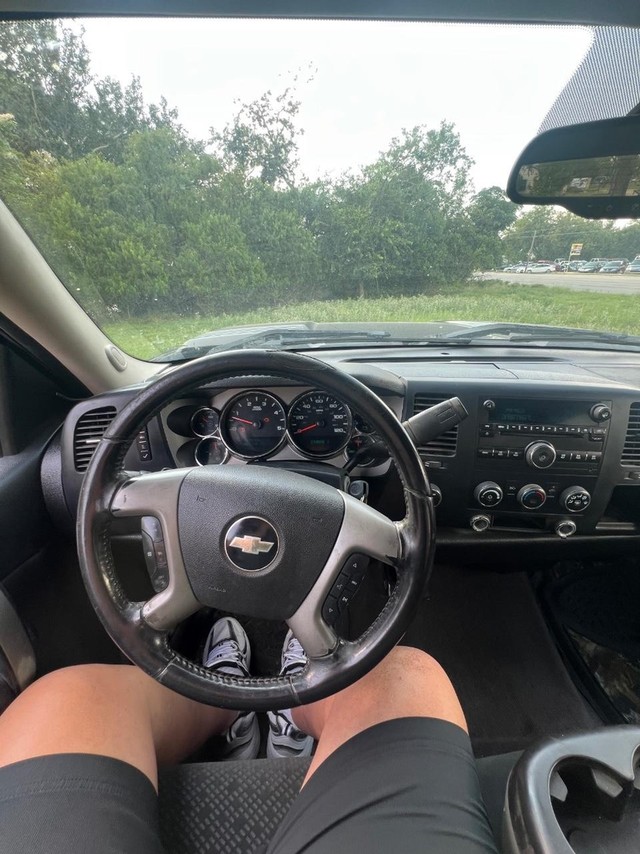 Chevrolet Silverado 3500HD Vehicle Full-screen Gallery Image 09