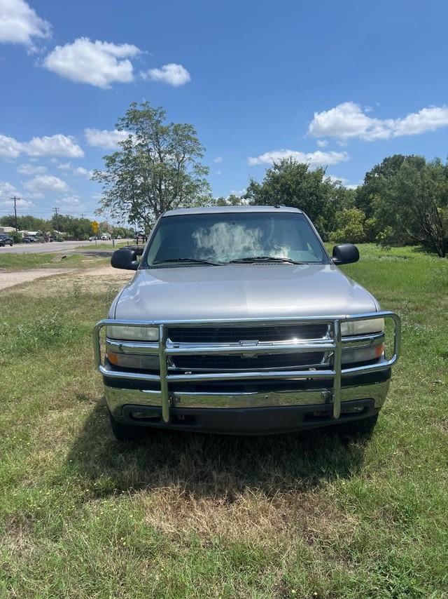 Chevrolet Suburban Vehicle Full-screen Gallery Image 02