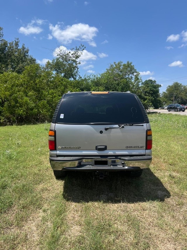 Chevrolet Suburban Vehicle Full-screen Gallery Image 05