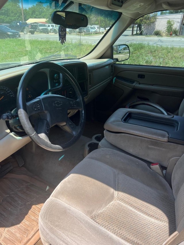 Chevrolet Suburban Vehicle Full-screen Gallery Image 08