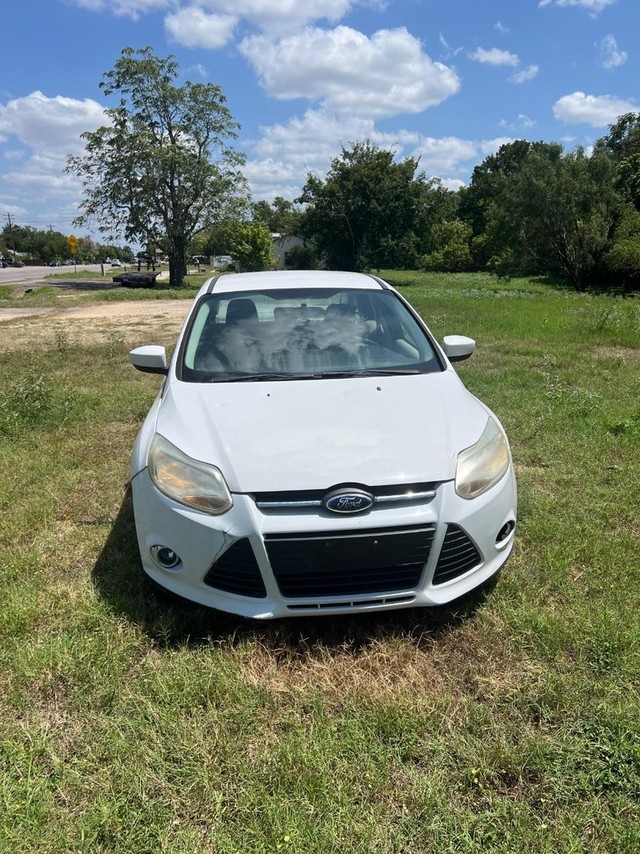 Ford Focus Vehicle Full-screen Gallery Image 02