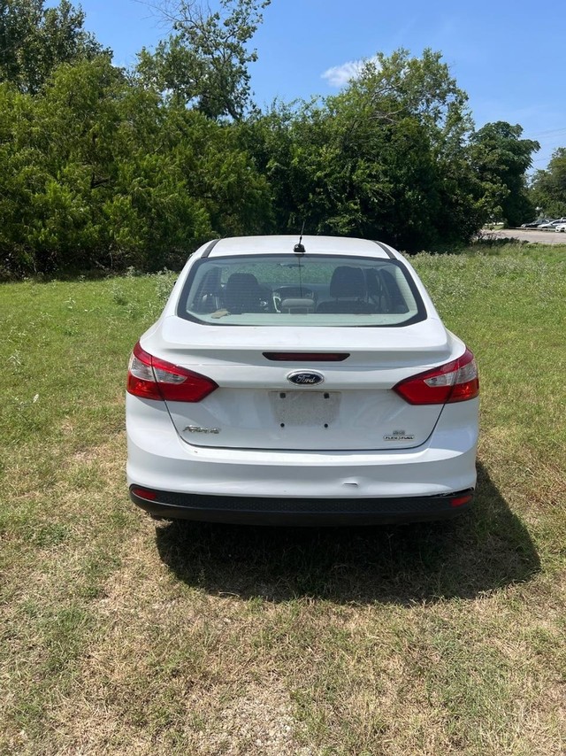 Ford Focus Vehicle Full-screen Gallery Image 05
