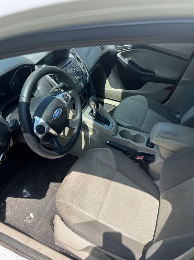 Ford Focus Vehicle Full-screen Gallery Image 07