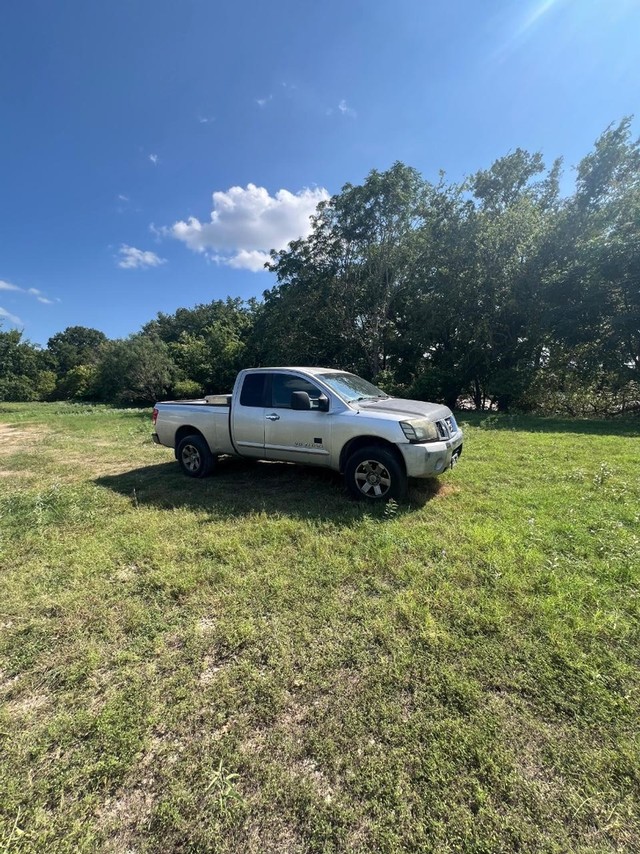 Nissan Titan Vehicle Full-screen Gallery Image 02