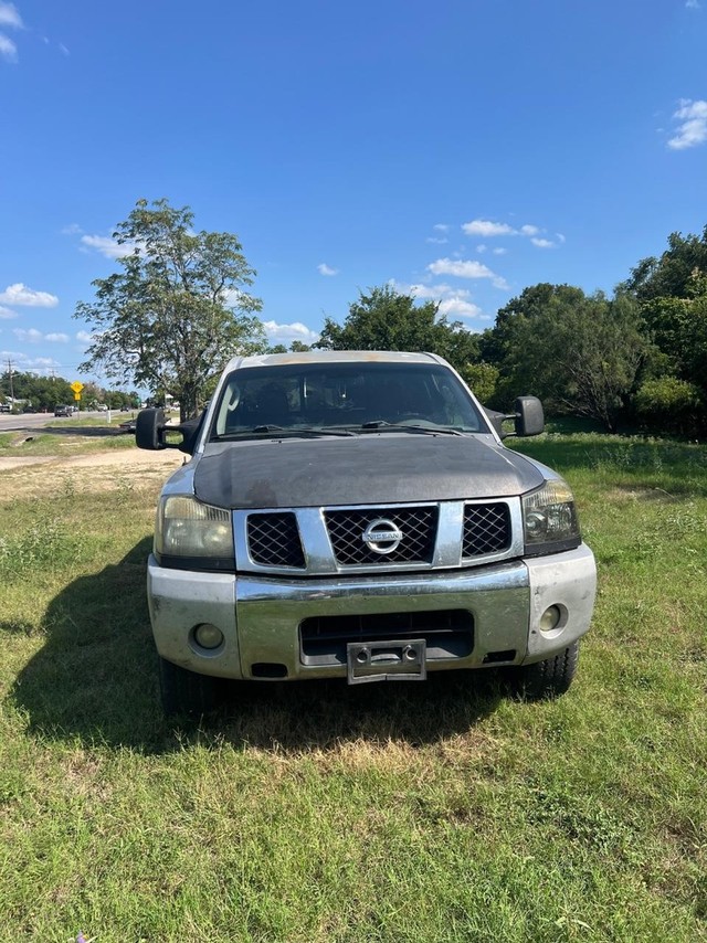 Nissan Titan Vehicle Full-screen Gallery Image 03