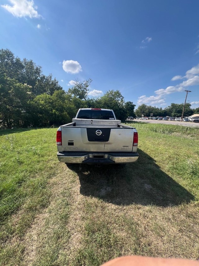 Nissan Titan Vehicle Full-screen Gallery Image 06