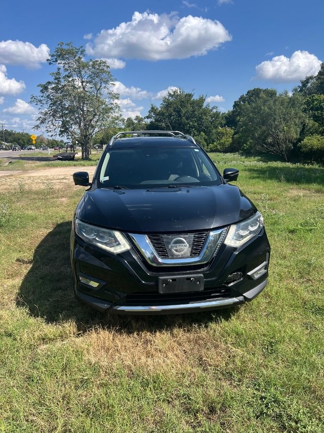 Nissan Rogue Vehicle Full-screen Gallery Image 02