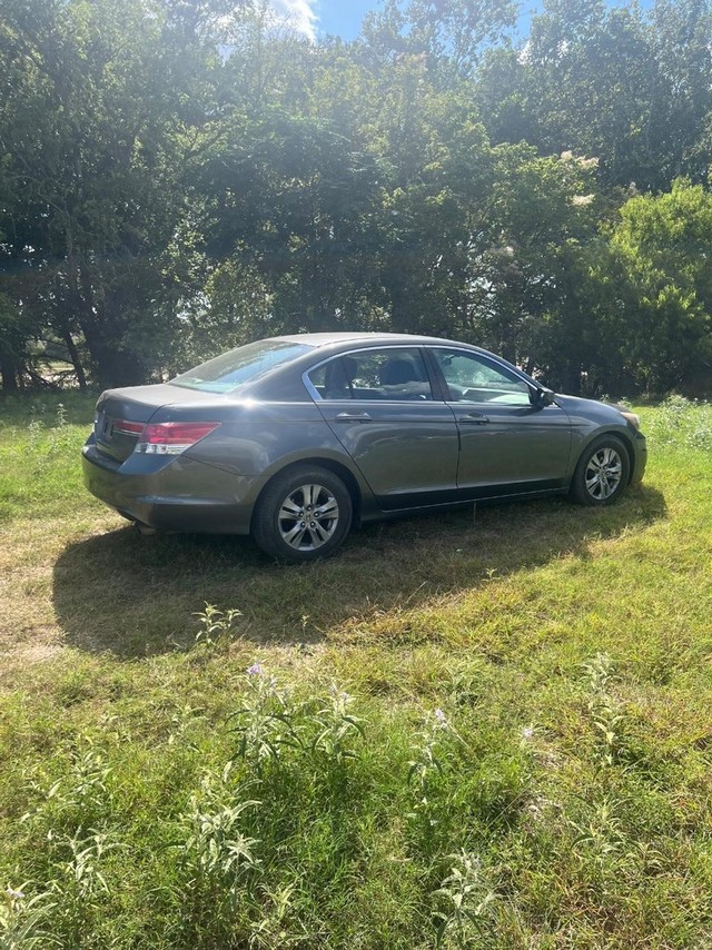 Honda Accord Sedan Vehicle Full-screen Gallery Image 04