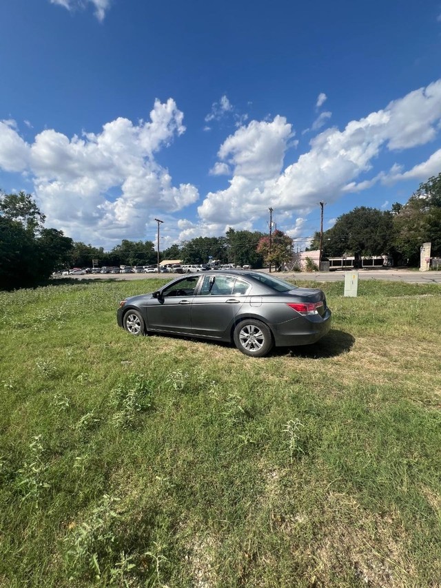 Honda Accord Sedan Vehicle Full-screen Gallery Image 05