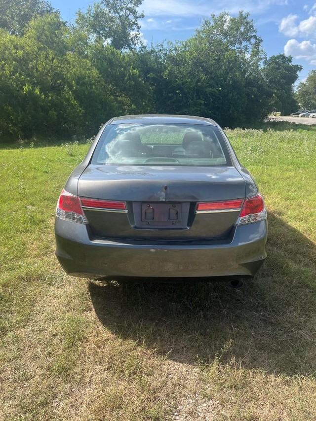 Honda Accord Sedan Vehicle Full-screen Gallery Image 06