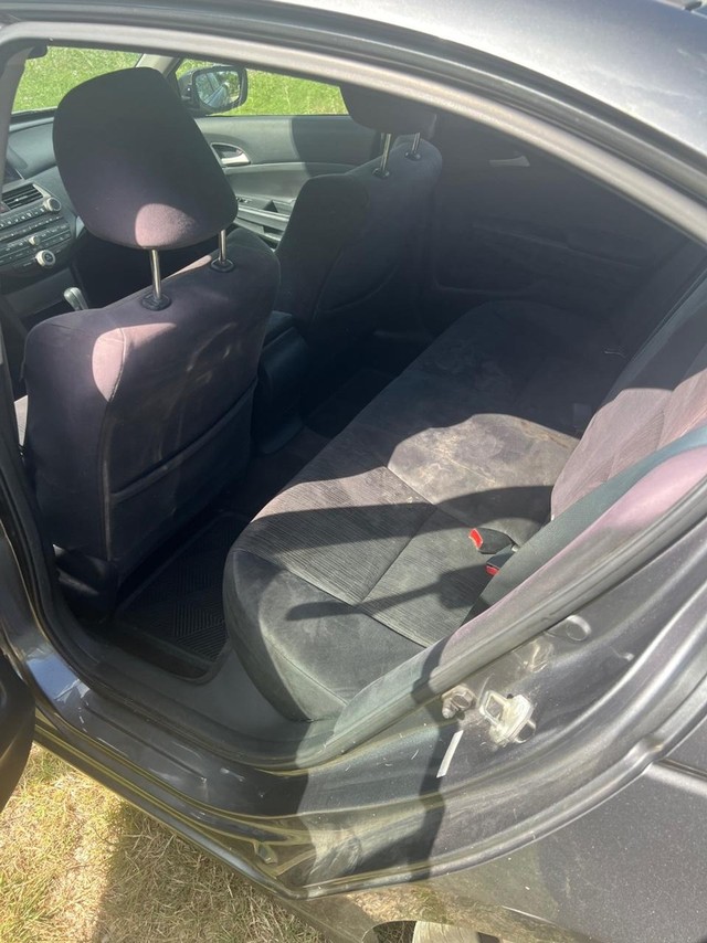 Honda Accord Sedan Vehicle Full-screen Gallery Image 07